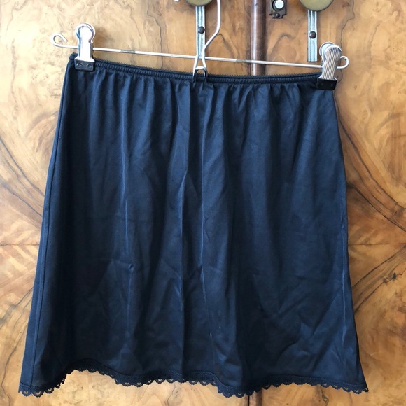 Slip, Lacy Gloves, Express Pantyhose - Picture 5 of 7